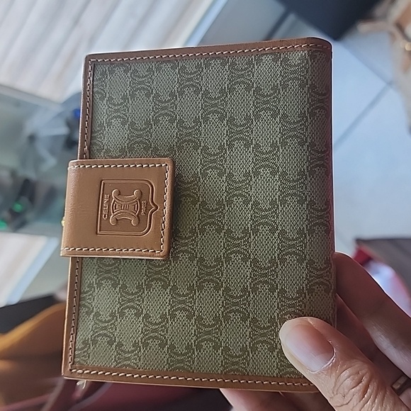 Authentic NWOT CELINE kiss lock Wallet - Picture 3 of 12